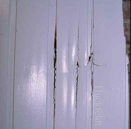 Holzverschalung mit W&ouml;lbung - und was ist dahinter? Hier klicken!